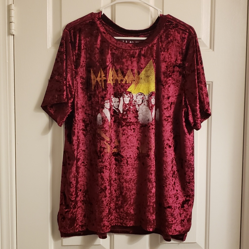 Forever 21 Def Leppard Velvet shirt
